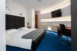 Отель Hotel Glamour Пжезмерово Улучшенный двухместный номер с 1 кроватью или 2 отдельными кроватями-7