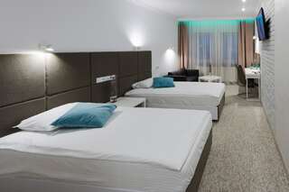 Отель Hotel Glamour Пжезмерово Улучшенный двухместный номер с 1 кроватью или 2 отдельными кроватями-1